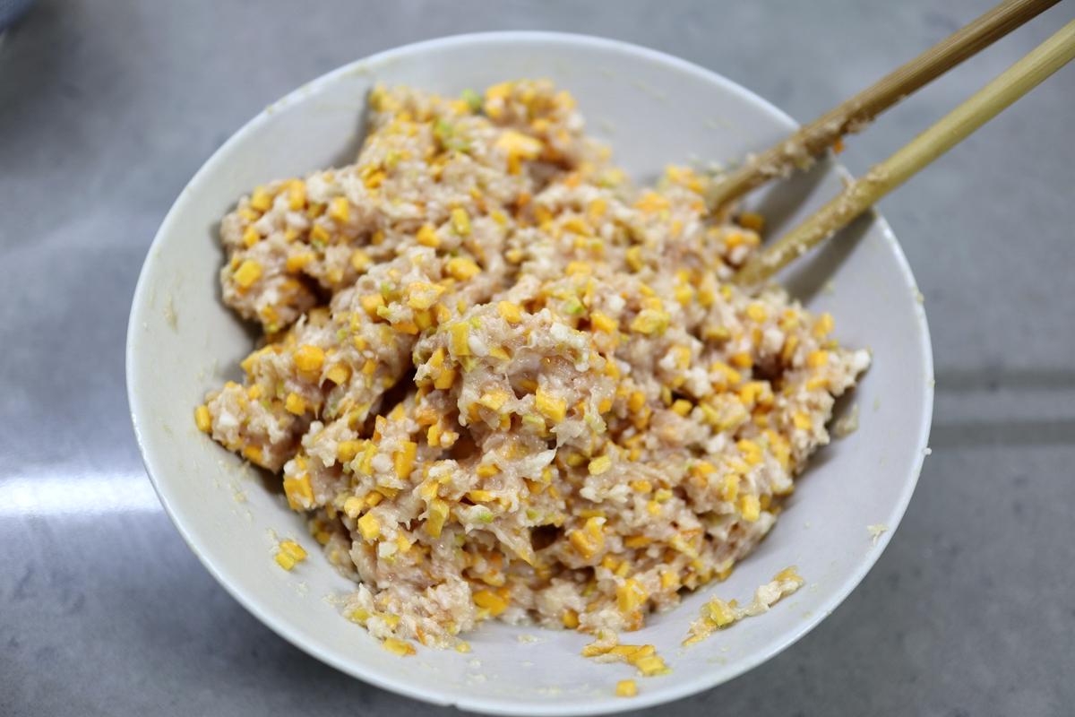 红烧狮子头不油炸家常做法,狮子头的正宗做法不油炸