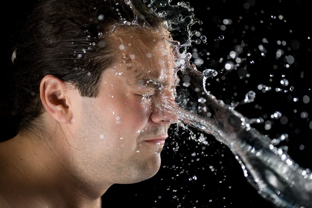 502弄到眼睛里会失明吗,502胶水不慎溅到眼睛里会瞎吗