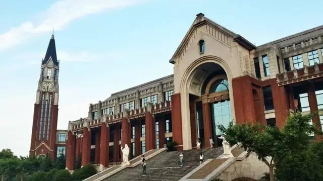 很多人知道顶尖名校复旦大学，却不知道曾经的震旦大学