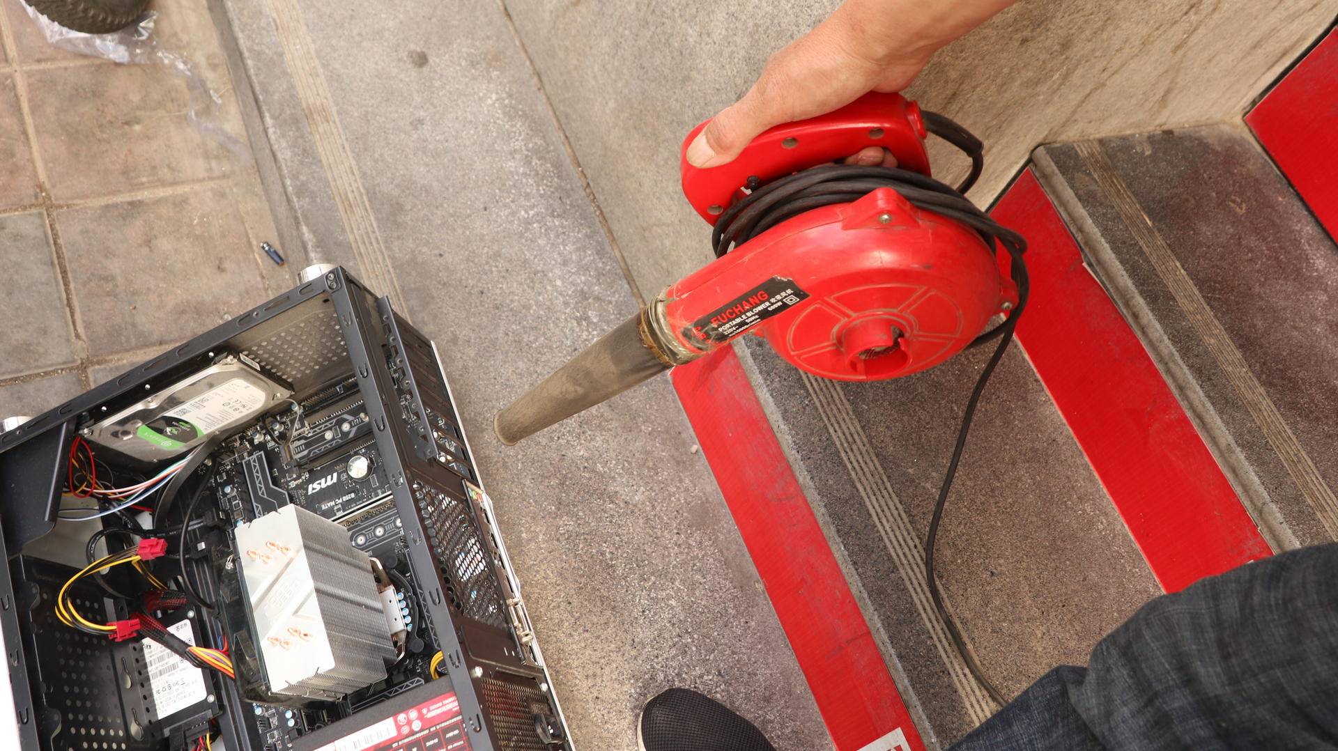 这样撞击只要+500块。就可以把配置提升三个档次，畅玩游戏都不卡