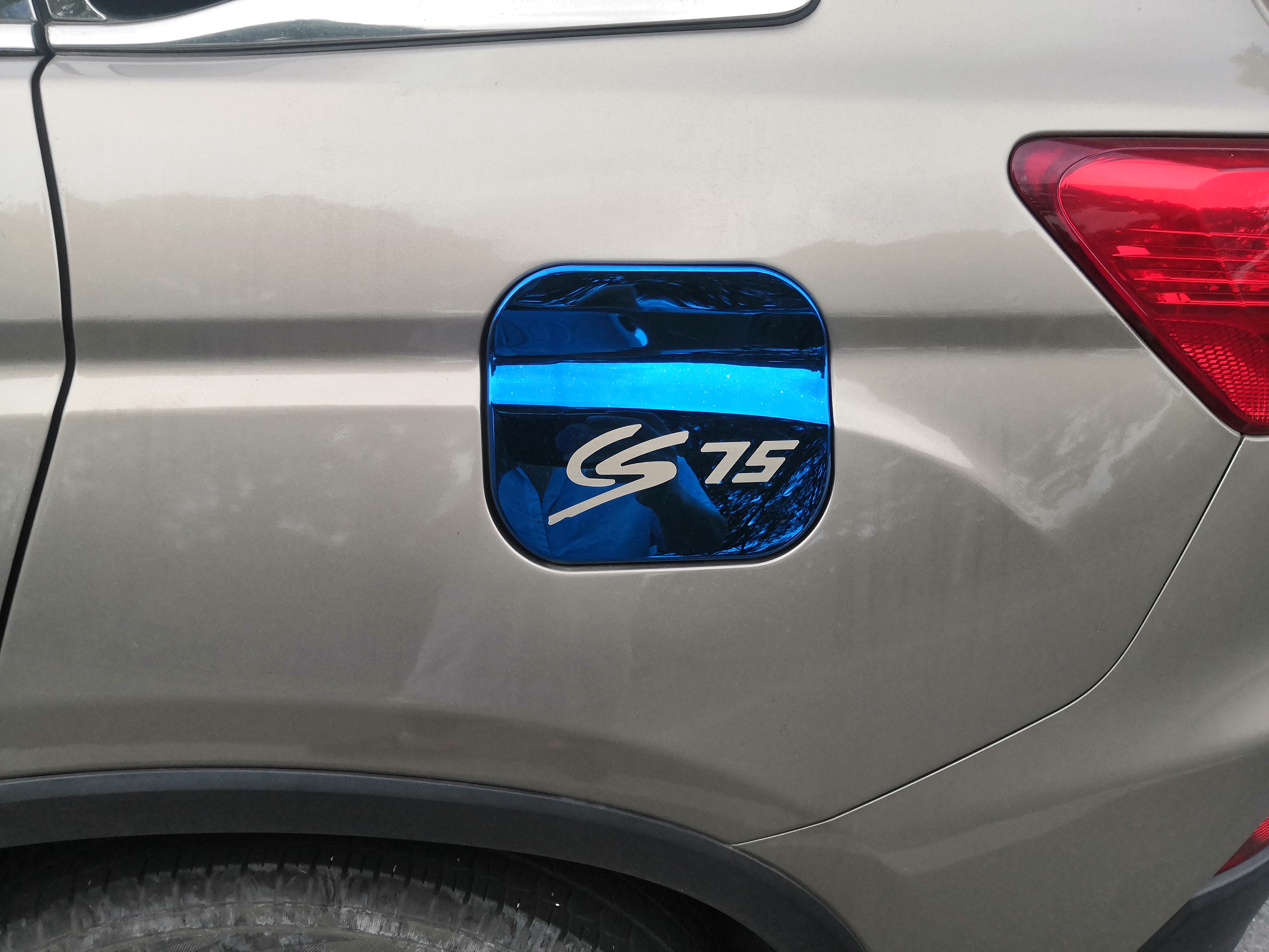 长安cs75放平当床的suv,2021款长安cs75suv