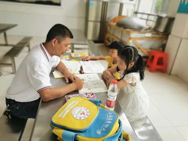 俯首甘为孺子牛——洪湖市民政局28名干部汛期抢险安置工作纪实