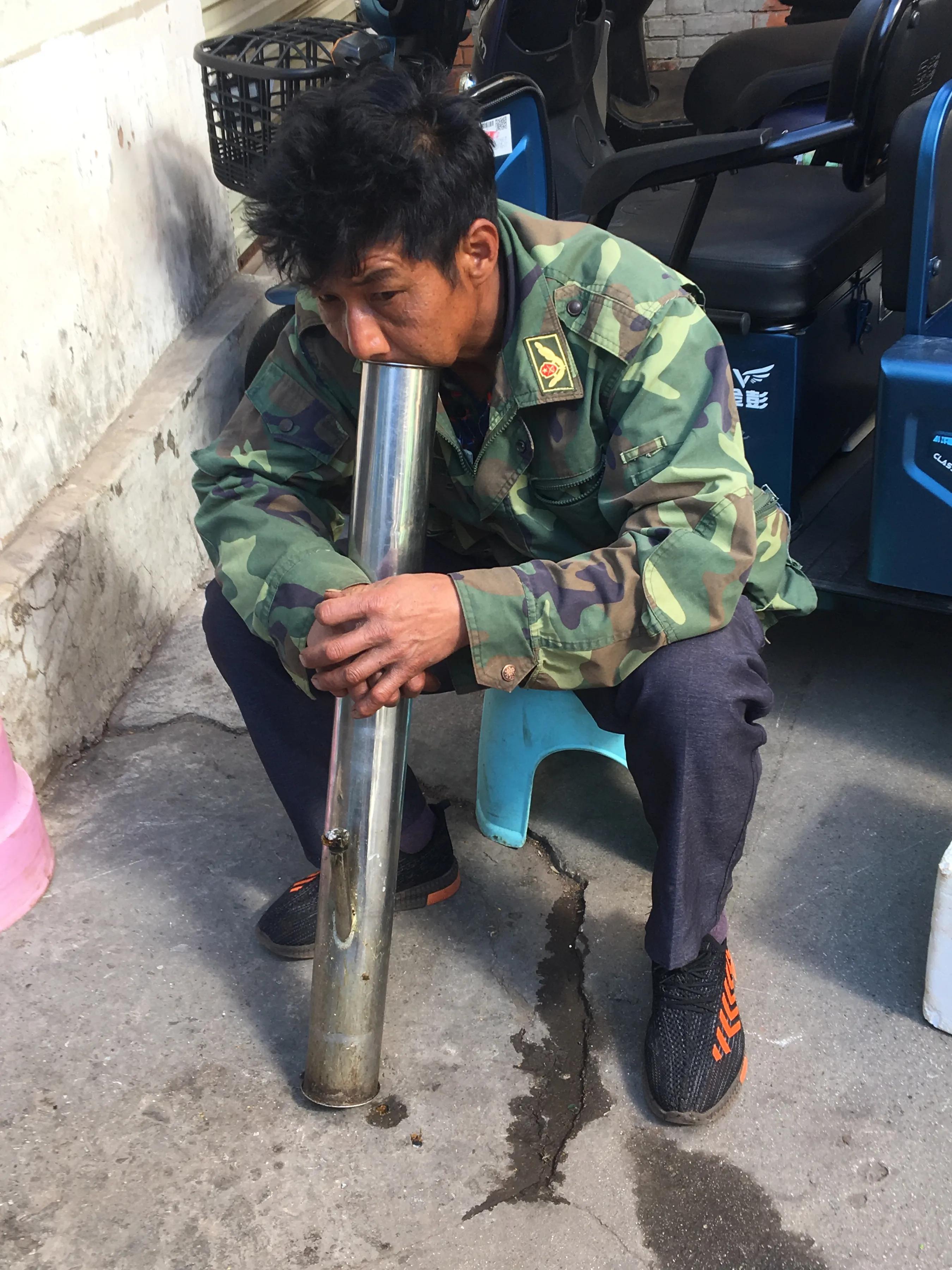 云南人抽烟,云南人抽烟方式