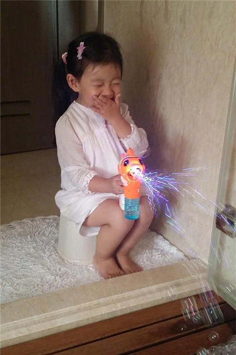 青春期的女孩怎么教育和沟通,怎么培养4岁女孩自信