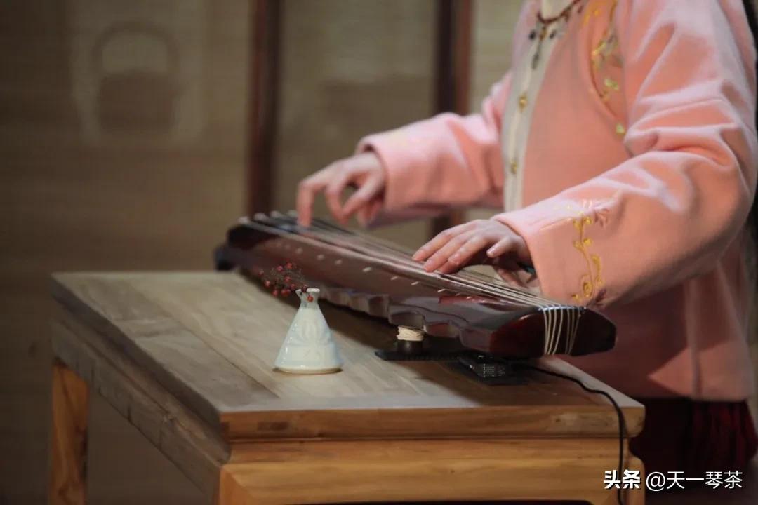 弹琴会让手指变长吗,弹琴会让手变好看吗