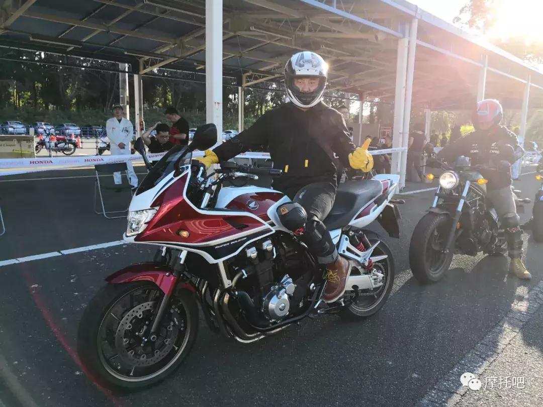 日本中古市场二手摩托车,日本大阪二手摩托装备店