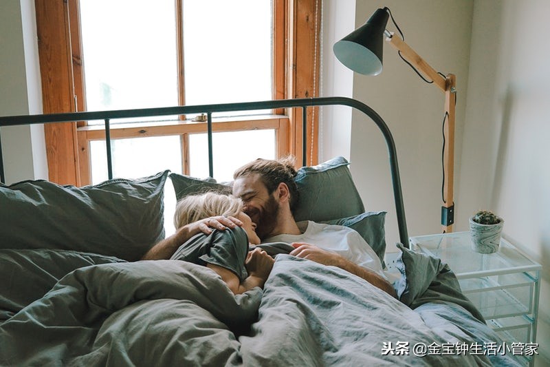有了这个床单油渍清洗小妙招，又省了买床单的钱！