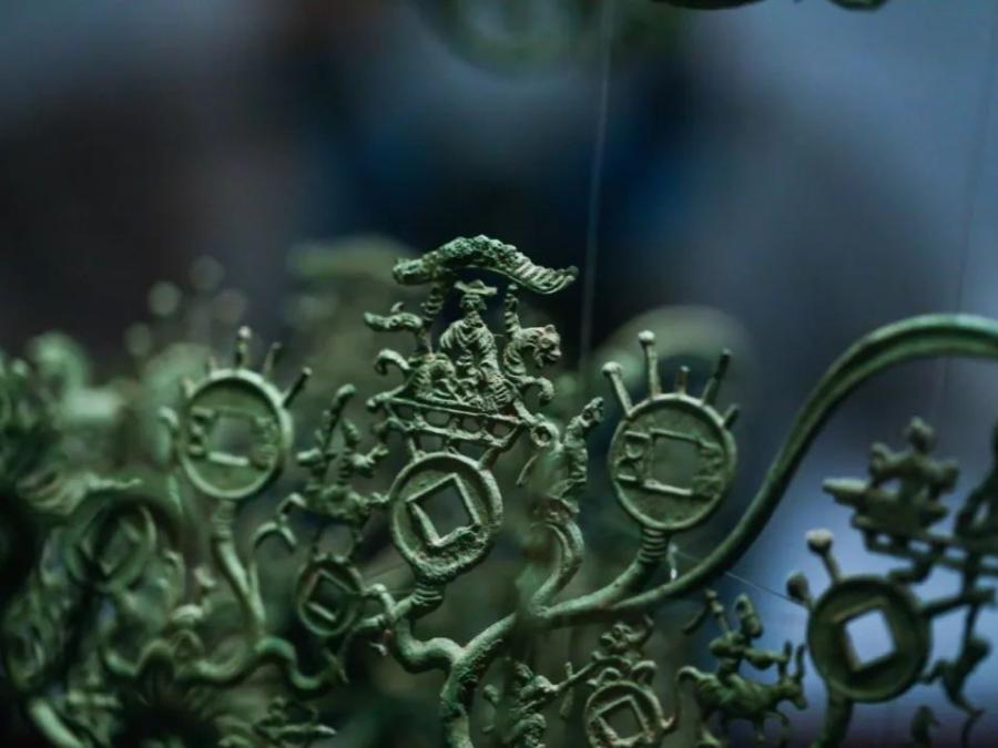 川蜀特产青铜摇钱树究竟有何用途，祭祀、陈设、还是明器？