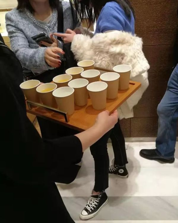 30米30步120分钟，日韩代购“攻占”巴黎下的人间冷暖