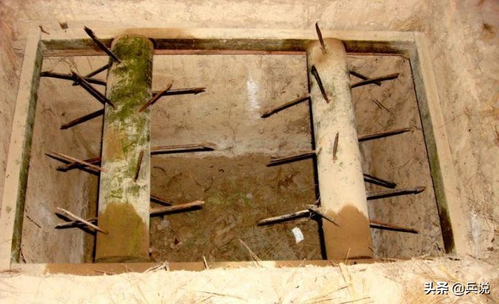 越军遍设竹尖陷阱，外加毒蛇，美军闻风丧胆，不敢收尸