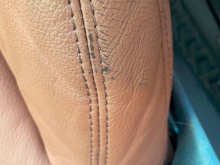 奥迪a6l座椅褶皱修复临沂,奥迪a6l座椅边沿起皱