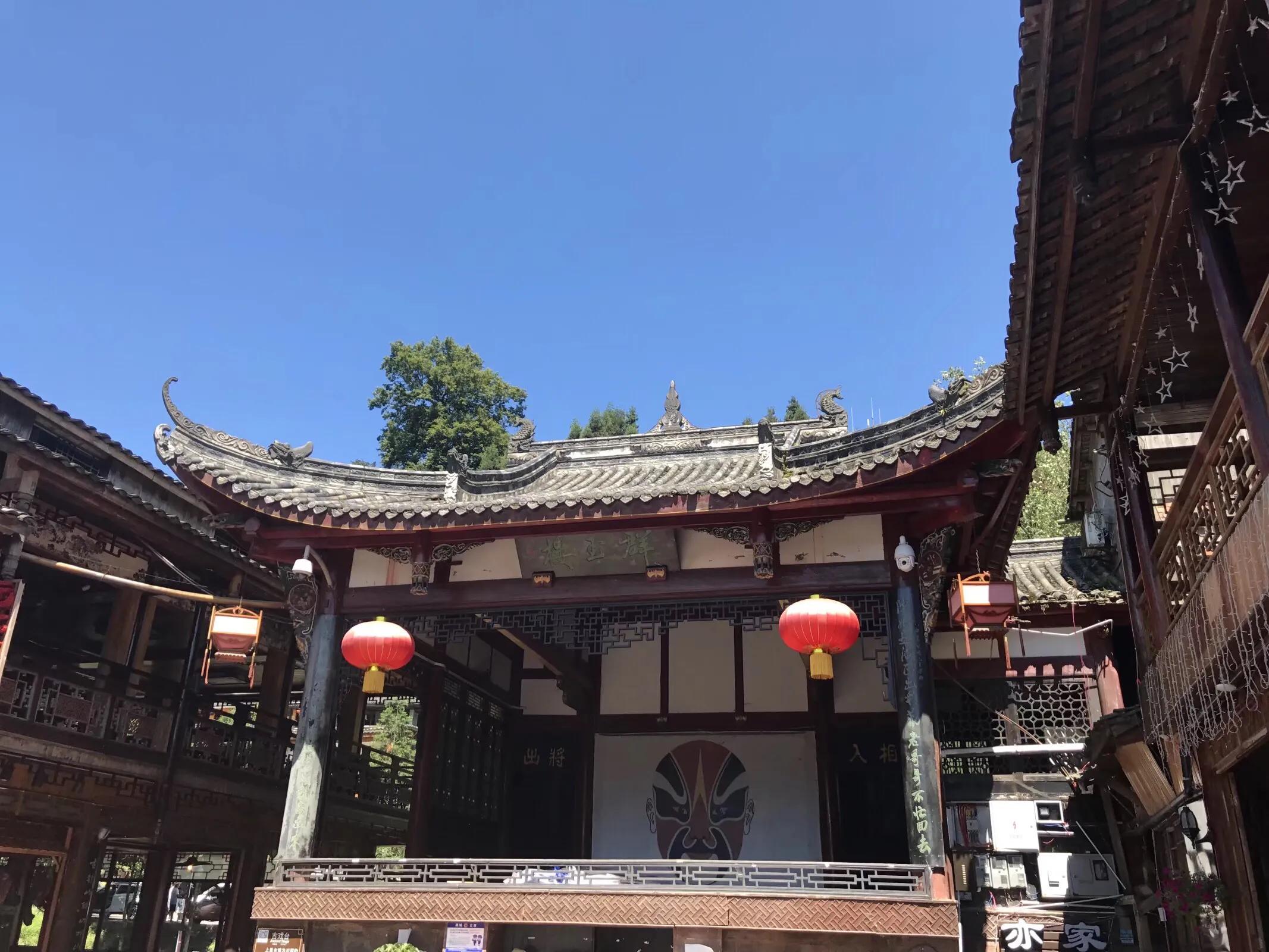 两水夹明镜双桥落彩虹全诗,有山有水不潮湿的避暑胜地