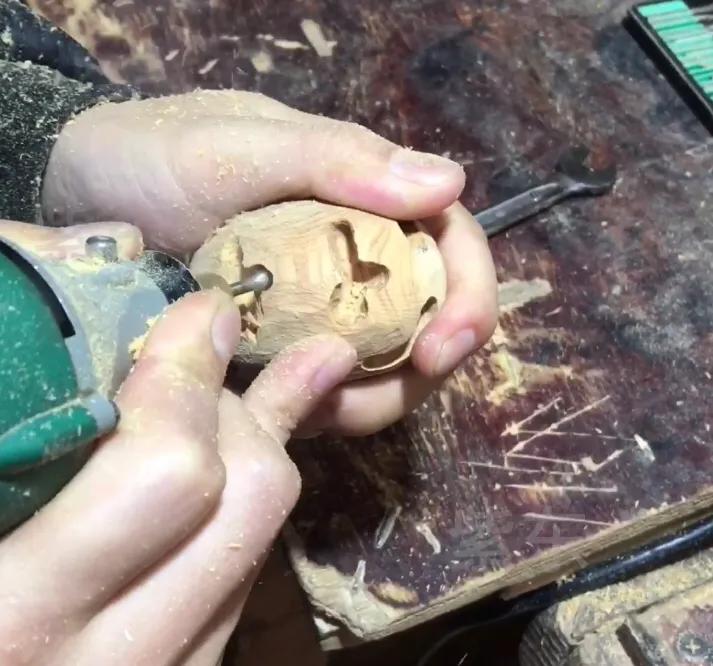 木头怎么加工成工艺品,一块木头怎么变成工艺品