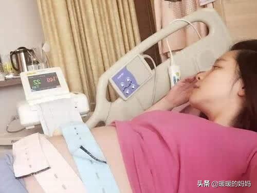 生孩子时医生在用手掏什么,生完孩子医生在肚子里掏什么