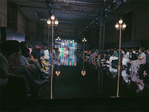 金羽杰蓝色羽绒服穿搭,金羽杰白色羽绒服过时吗