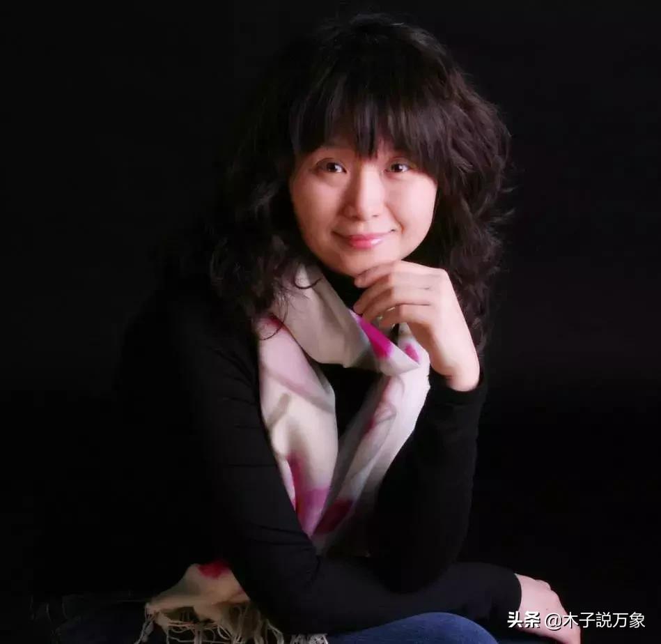 做了4年主持人、8年家庭主妇后，她从0开始成为CEO