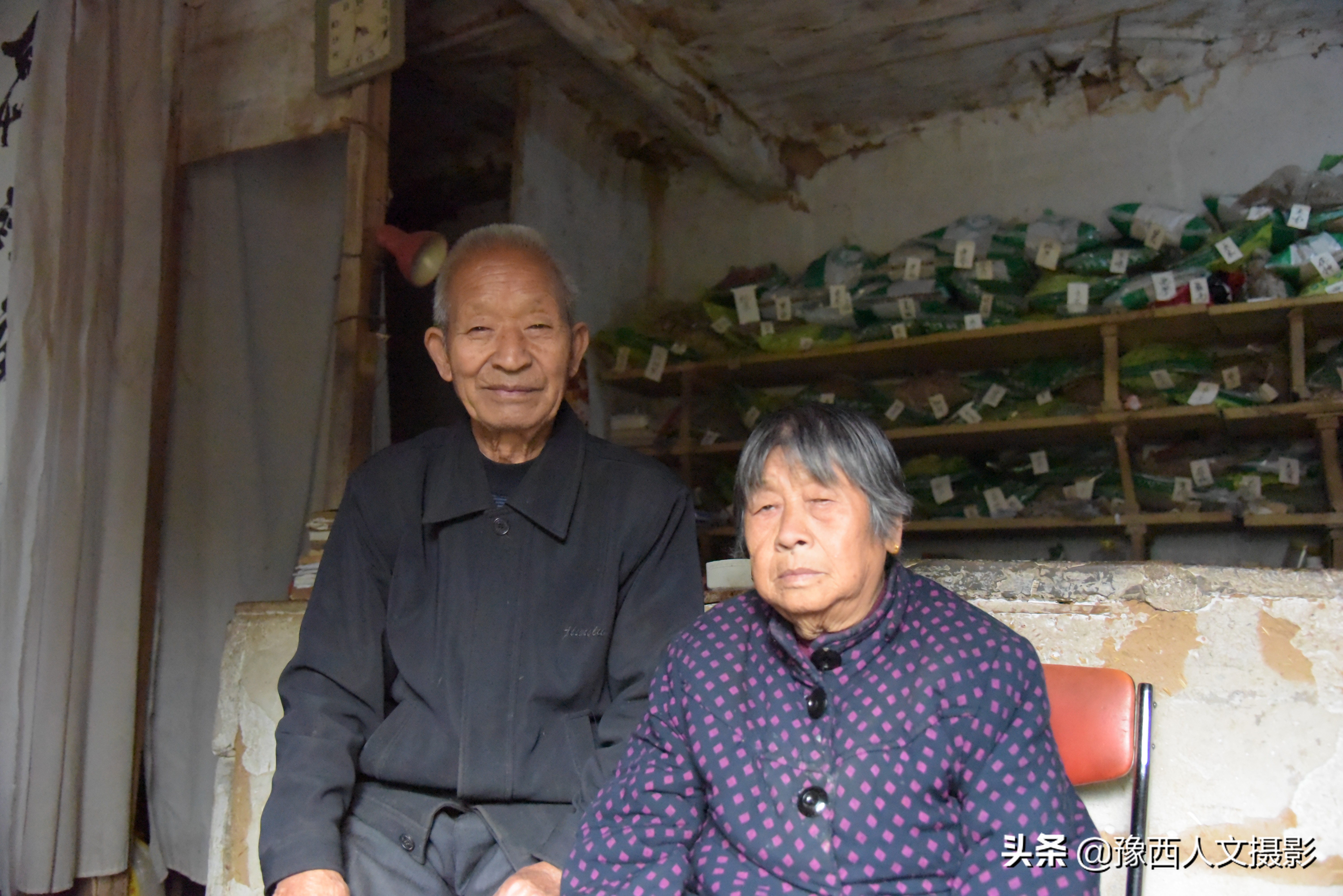 83岁老人坚持学习33年,83岁老中医自学成才