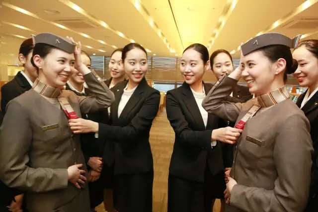 世界航空公司空姐制服,世界航空服