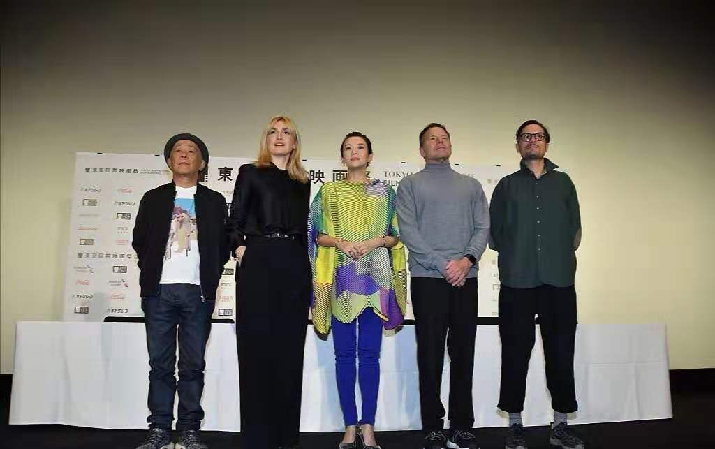 章子怡的产后近照 (章子怡40岁产后照片)