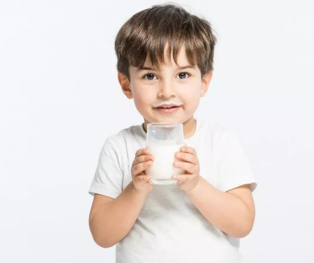 14岁女孩身高228cm,14岁吃增高药能长高吗