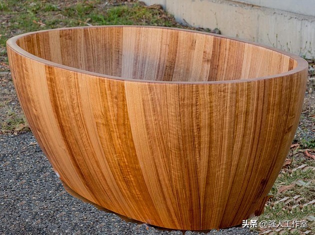 家庭安装木制浴缸效果图,现代浴缸卫生间装修风格