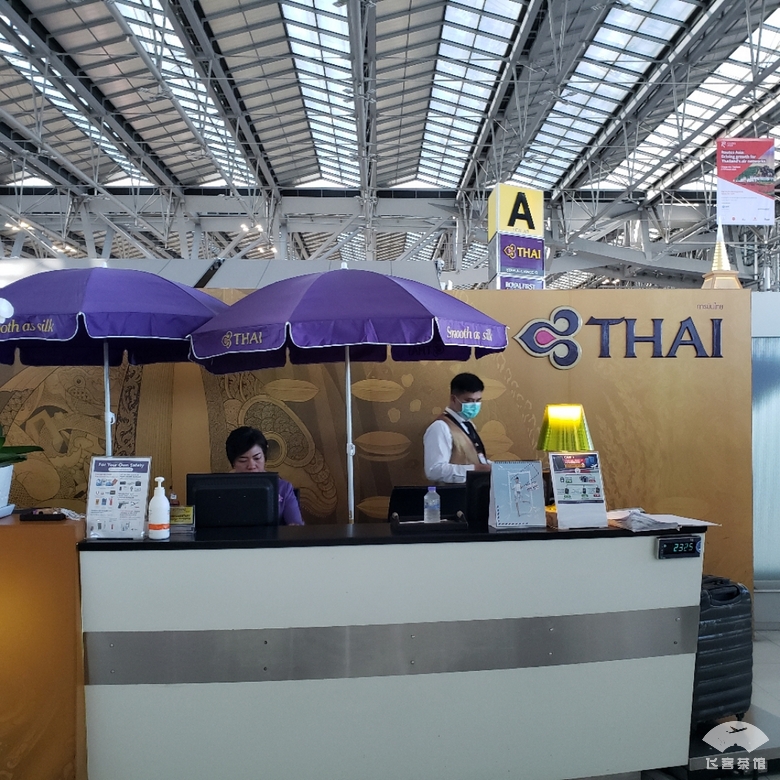 打卡泰航波音747头等舱，贴心空姐疯狂投喂，大龙虾鱼子酱吃到撑