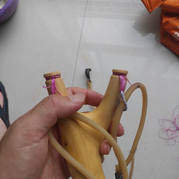 木头弹弓的皮筋怎么绑,木头弹弓如何绑皮筋