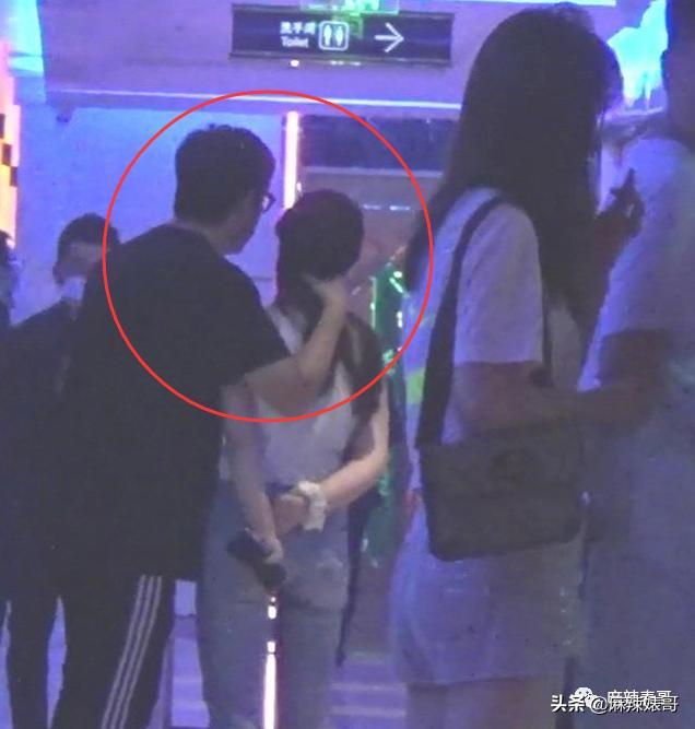 陈数和老公接吻照片,陈数老公回应搂抱年轻女子