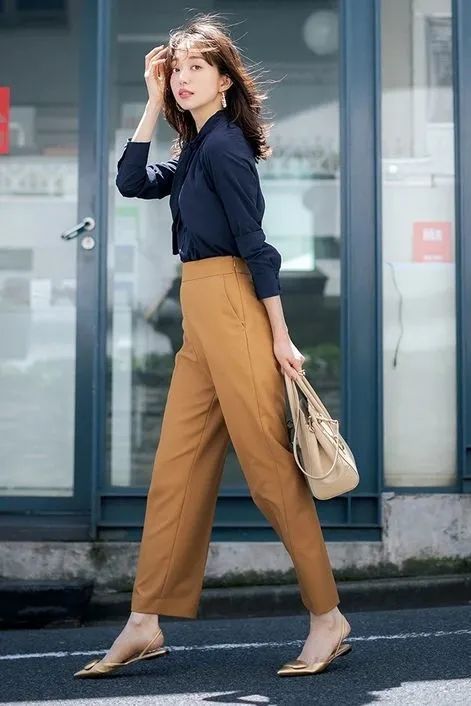 今年流行的衬衫带字母,今年流行衬衫长款花色