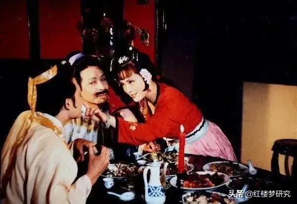 称得上无耻老辣的该是贾蓉