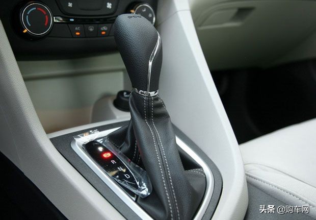 英朗要“翻身”，价格一跌再跌，从11.89w降到7w多，值得买吗？