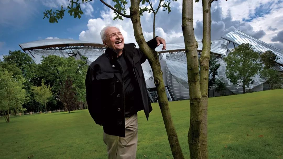 LV韩国开新店上热搜，网友：怎么这么丑？设计师：我乱来的