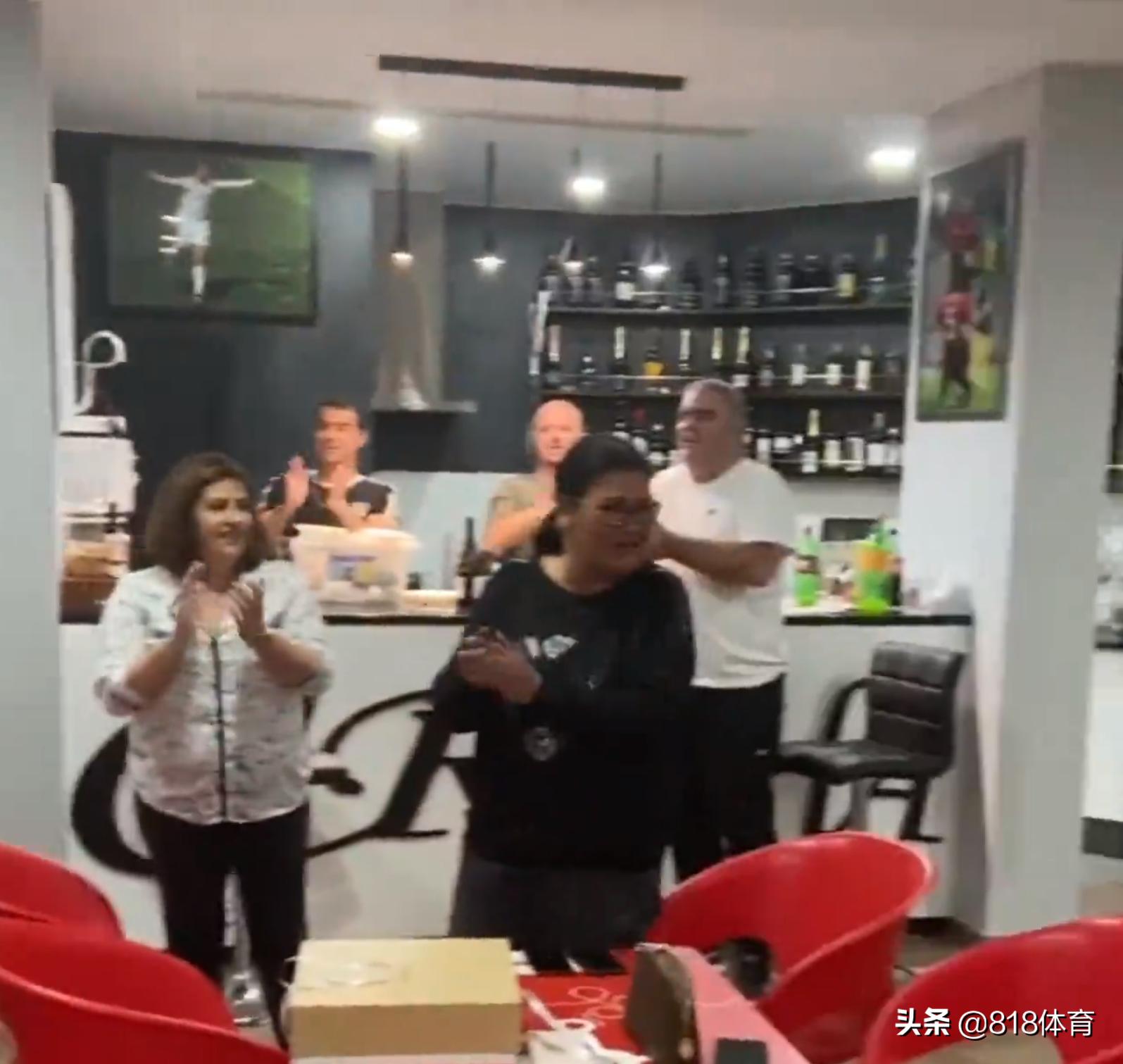 c罗有多宠乔治娜满眼都是爱,c罗回豪宅完整视频