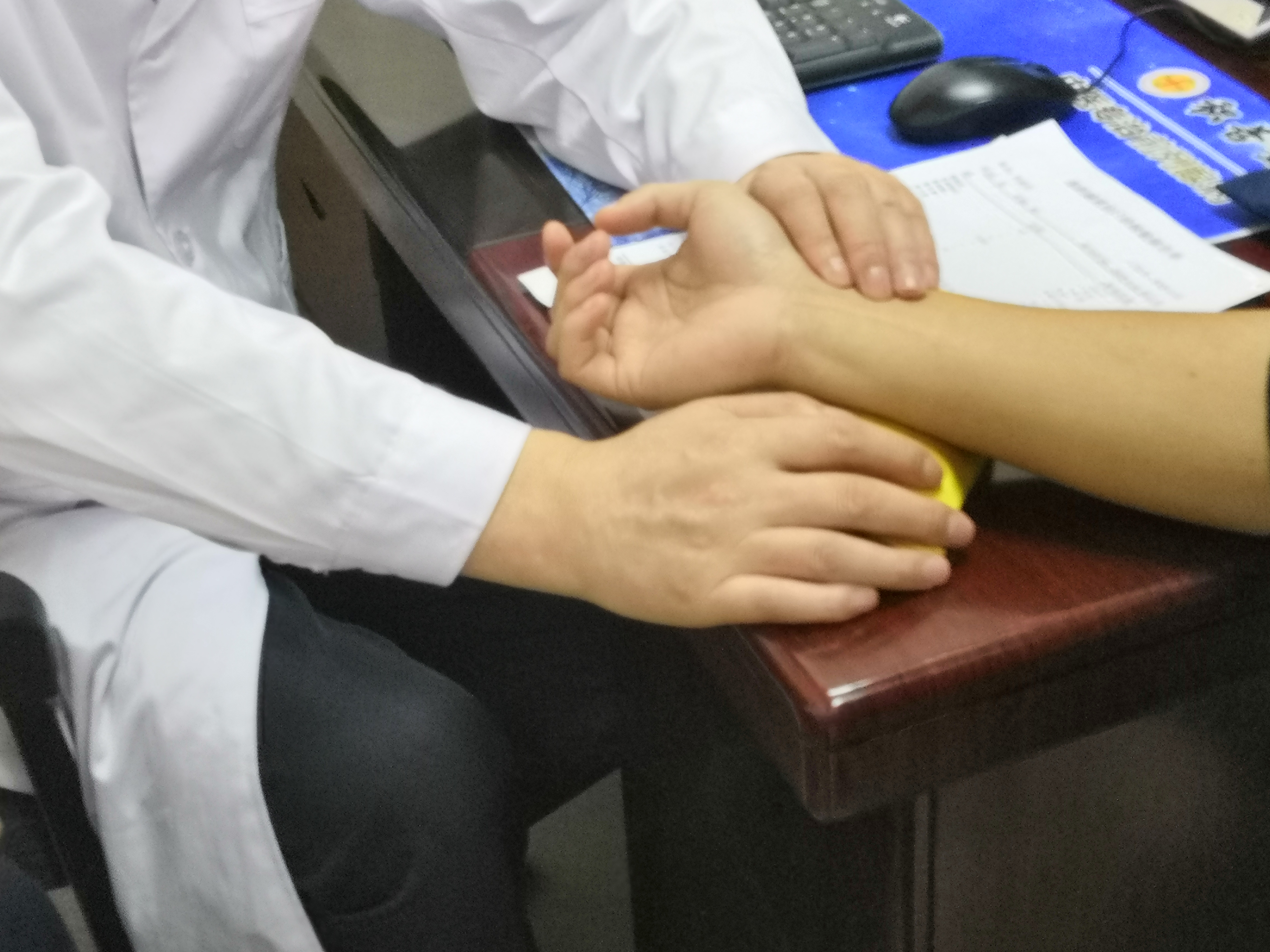 你们的前列腺在喊“救命”，因为你压着它了