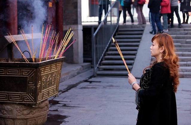 去寺庙烧香关注哪些事项,去寺庙烧香要关注事项