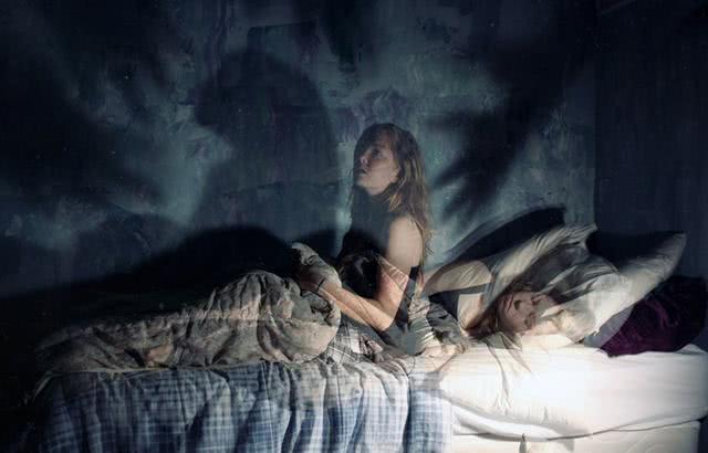 嗜睡且鬼压床是怎么回事,白天一睡觉就鬼压床是怎么回事