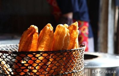 阜阳早餐麻糊配油条,阜阳早点豆皮卷油条