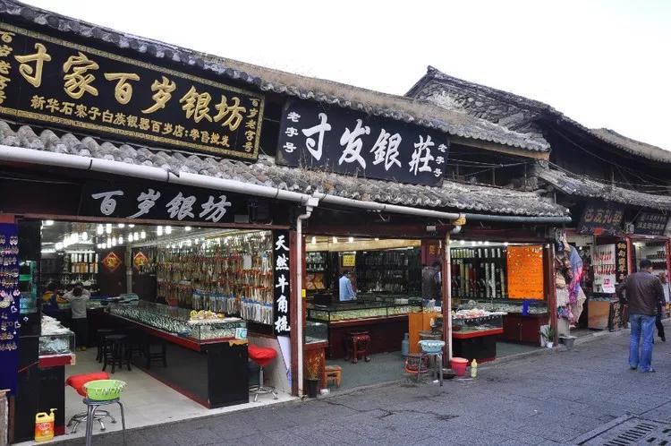 戴金镯手腕发黑,戴银的手腕处发黑什么原因