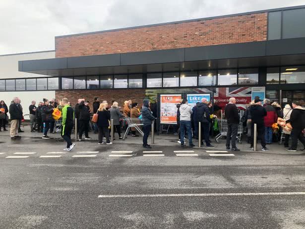 英国护士被骂事件,英国护士哭