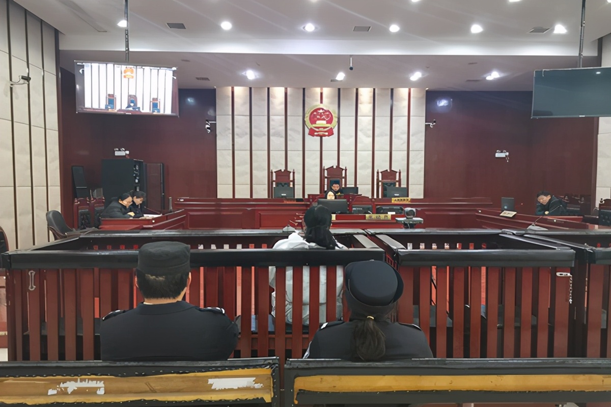 卖自己的银行卡诈骗30万判几年,卖银行卡获利1000元怎样量刑