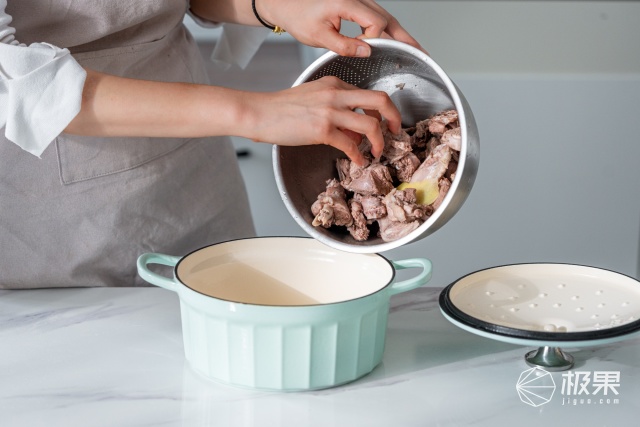 不带涂层的铸铁珐琅锅怎样开锅,高颜值的珐琅铸铁锅