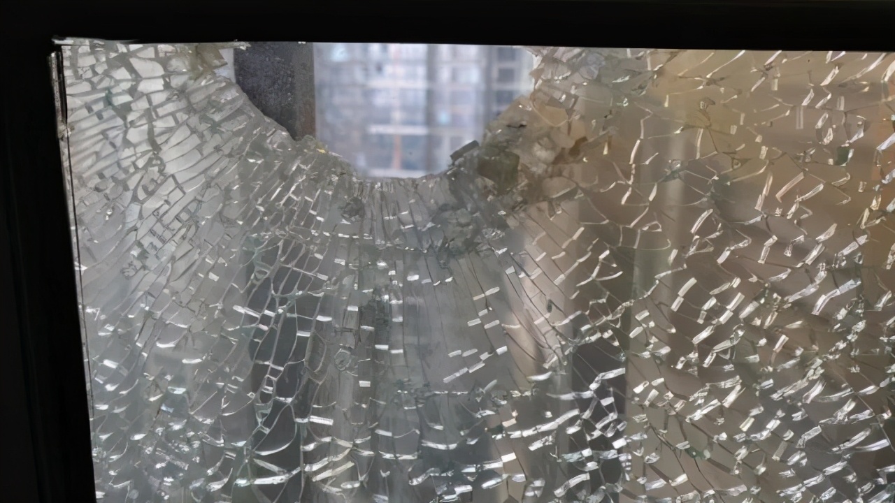 小区楼上放烟花会怎么样,楼上住户在楼上放烟花怎么处理