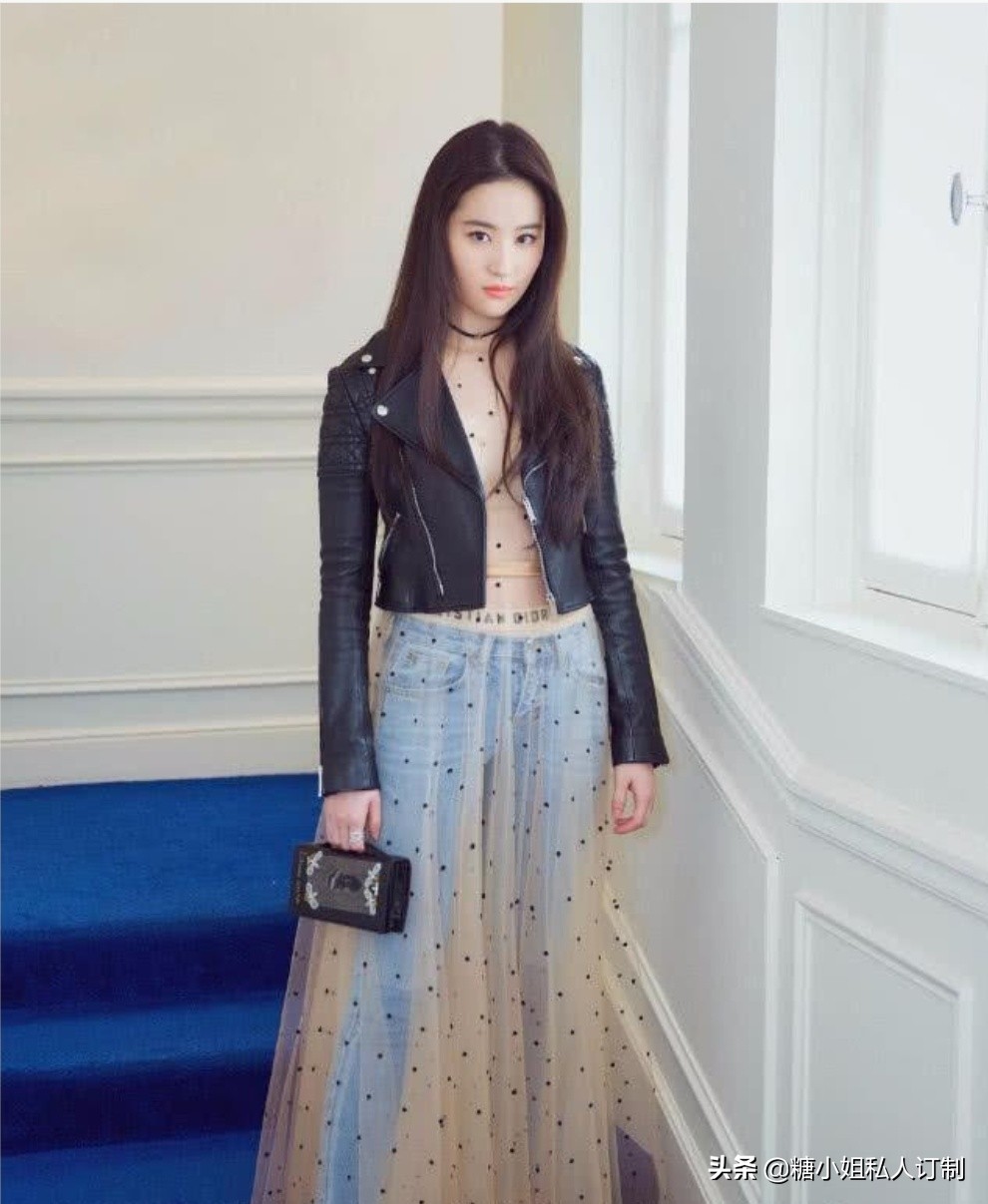 夏天喜欢穿裙子的女生什么心理,夏天喜欢穿裙子又怕冷