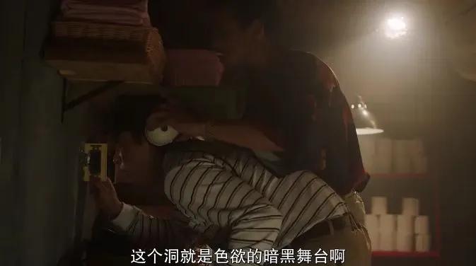 他拍过100多部电影,他拍了很多部电影英文