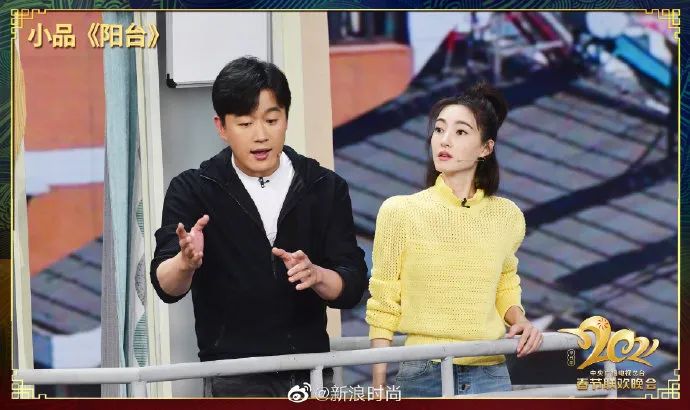 春晚时尚图鉴：热巴杨幂的红裙、王菲刷碗手套和董卿李思思的口红