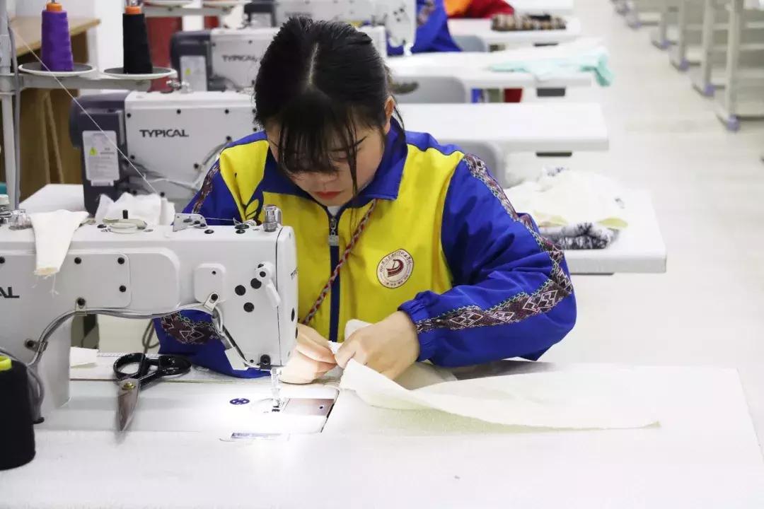 厉害了我们的新时代内容简介,松桃中等职业学校