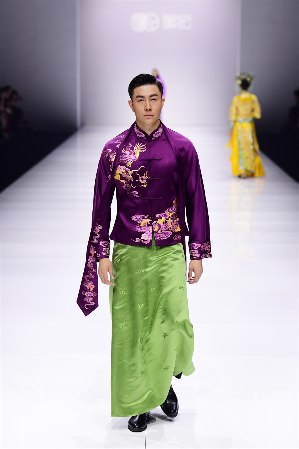 中式“新时尚”旗纪高定之美，上海时装周完美演绎