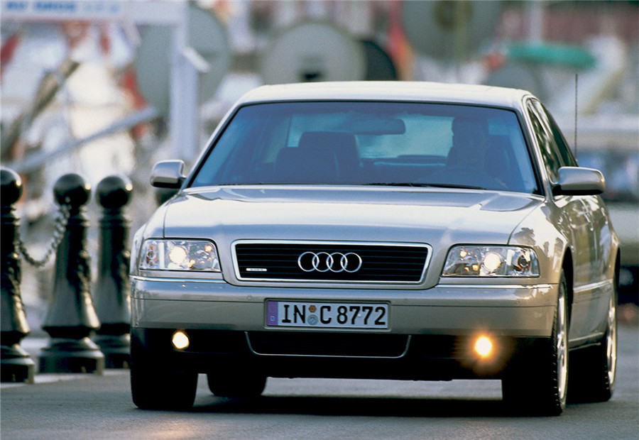 奥迪最好的灯是哪个厂家的,都说奥迪大灯贵到底是不是真的