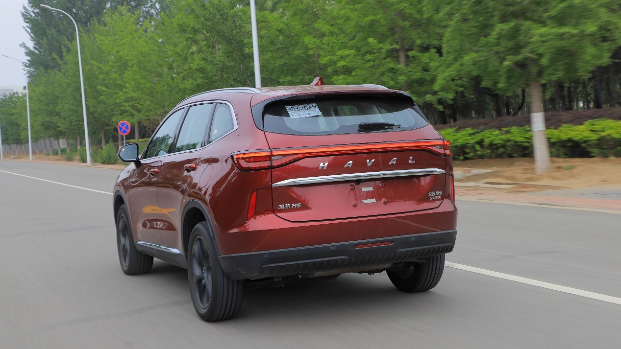 国民神车第三代哈弗h6亮点全解析,空间大动力强更省油第三代哈弗h6