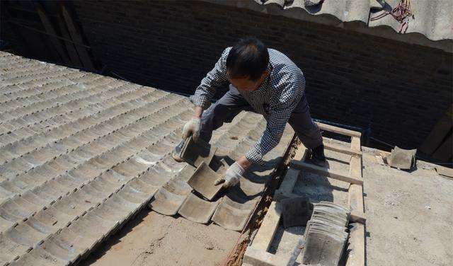 屋顶什么瓦片最耐用,屋顶瓦片好还是彩钢顶好